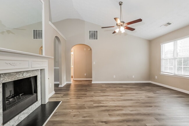 Photo - 272 Grover Turner Way