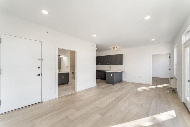 Photo - 43-45-45 W 32nd St Unidad 501