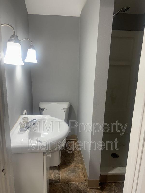 Photo - 1725 D Ave NE