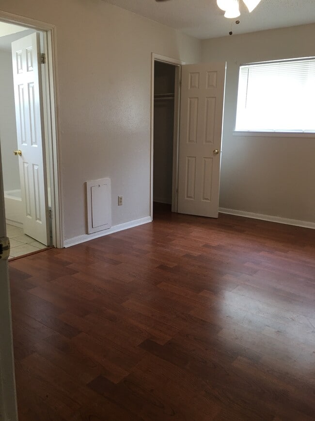 Photo - 1727 Junker St