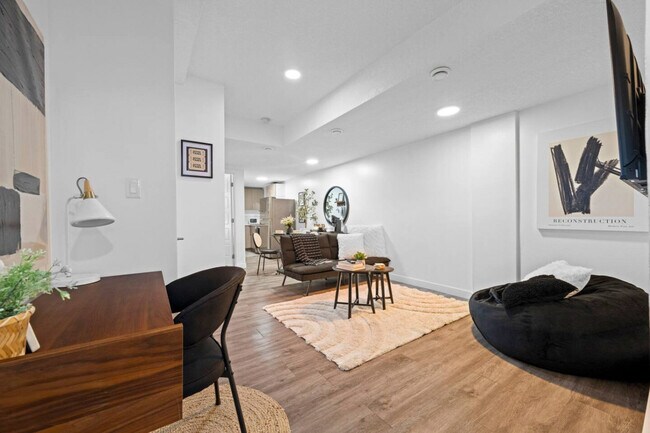 Photo - 10751-10792 92 St NW Unit ID1308636P