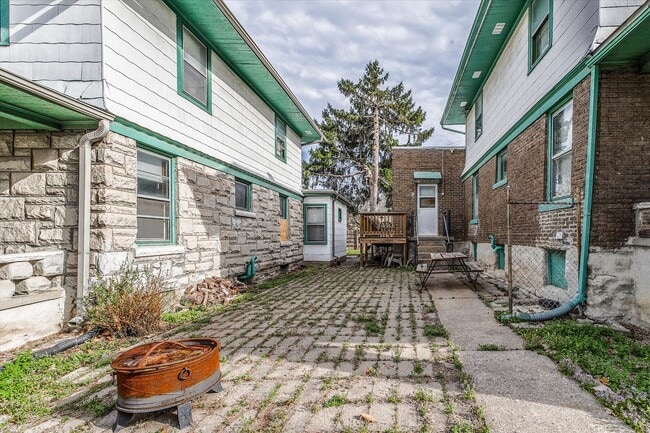 Photo - 912 E 31st St