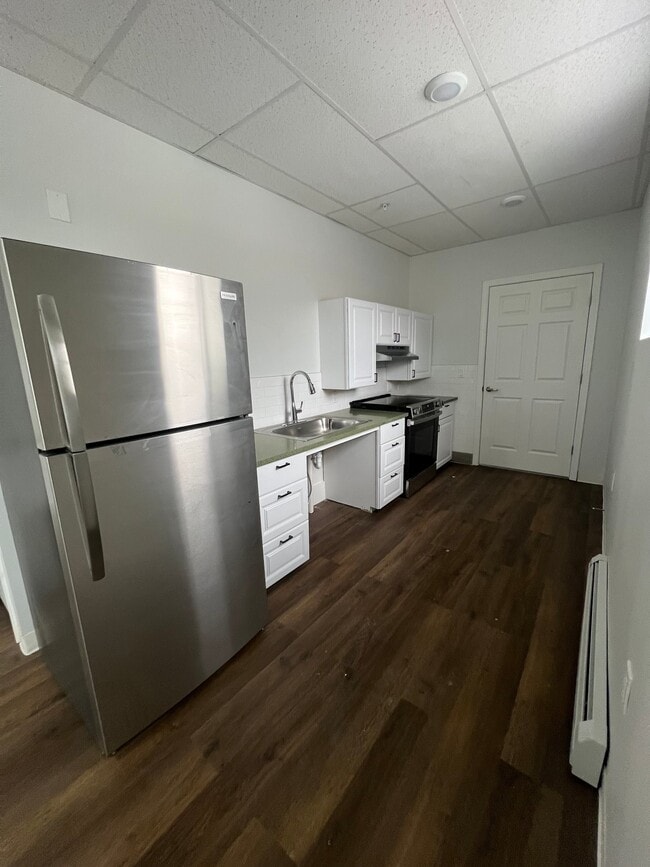 Building Photo - 151 S Main St