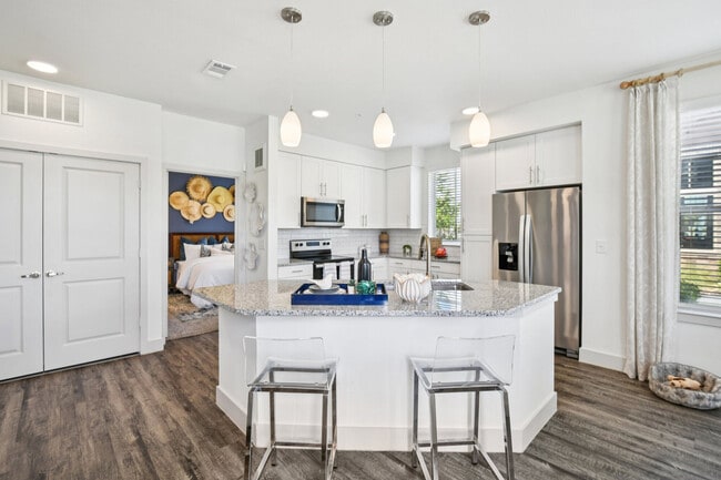 Photo - Lakecrest Apartments