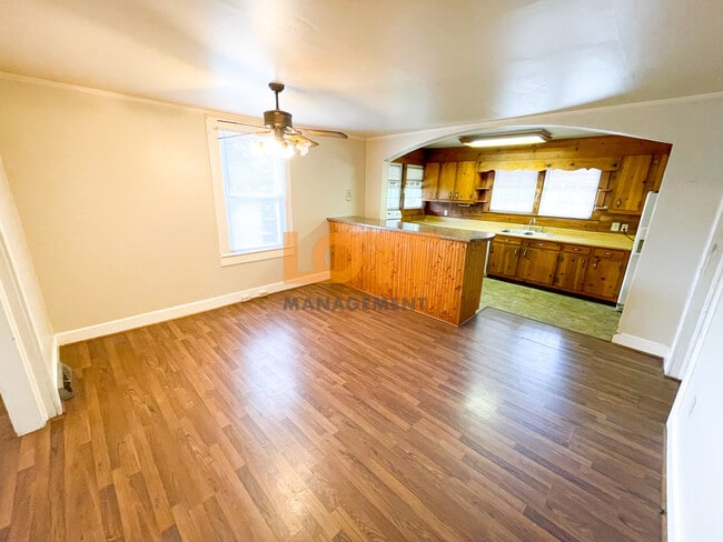 Photo - 294 Werts St