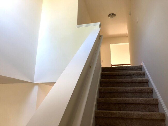 Photo - 3 bed 2.5 bath Spacious Home in Azalea Lakes