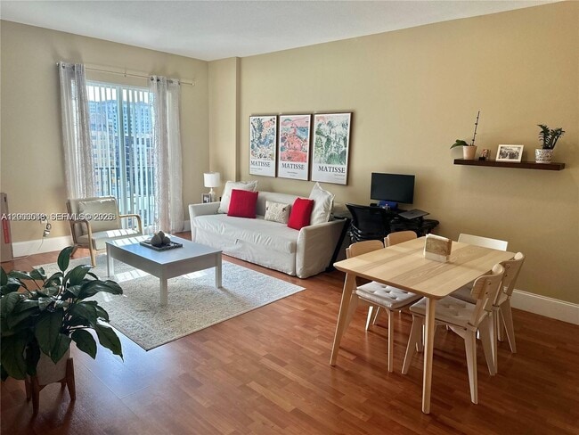 Building Photo - 10 Aragon Ave Unit 818