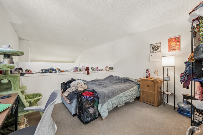 3BR, 1BA - 1000SF - Third Bedroom