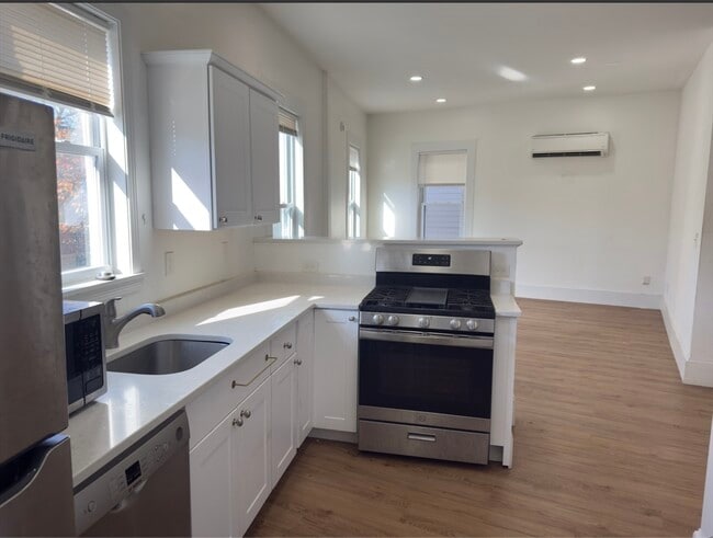 Building Photo - 112 South St Unit 2