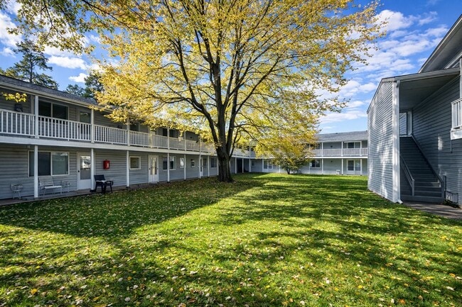 Building Photo - Cozy and comfortable apartments on Massillon Road! Unit 09