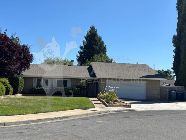 Building Photo - 3 Bedroom/ 2 Bathroom home