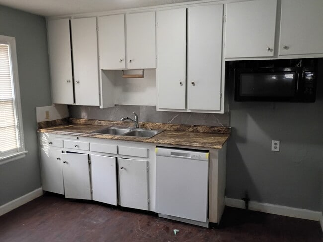 Photo - 5763 W 2nd St