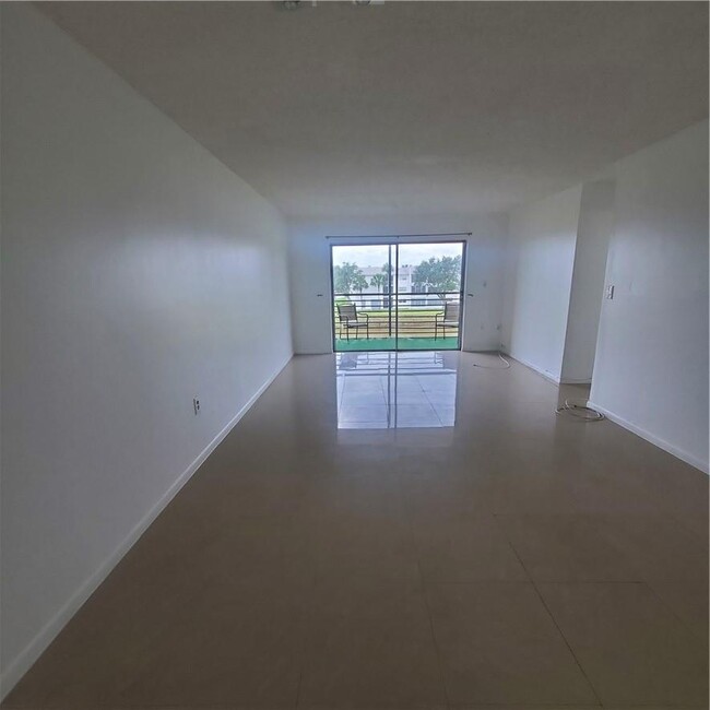 Building Photo - 3110 N Pine Island Rd Unit 302 Rental