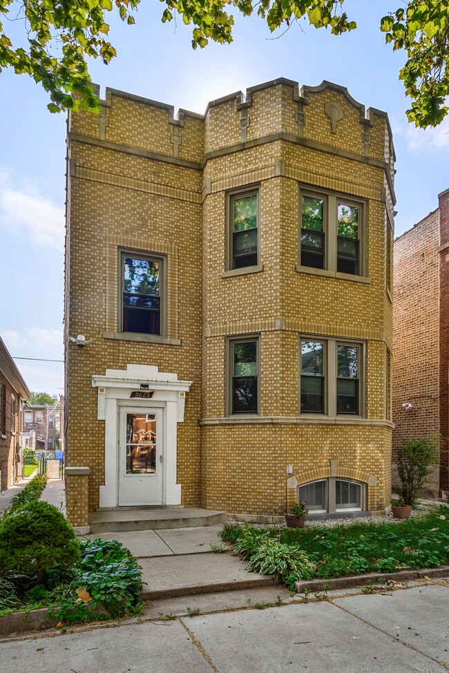 Building Photo - 5823 N Rockwell St Unit G