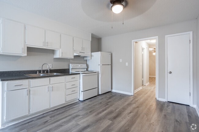 1BR, 1BA - 600SF