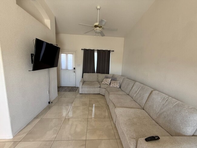 Photo - Yuma Meadows Townhouse - Furnished / Unfurnished