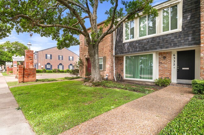 Building Photo - 6332 Chevy Chase Dr Unit 16