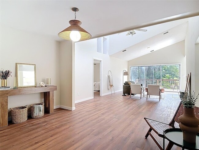 Photo - 289 Gull Dr S