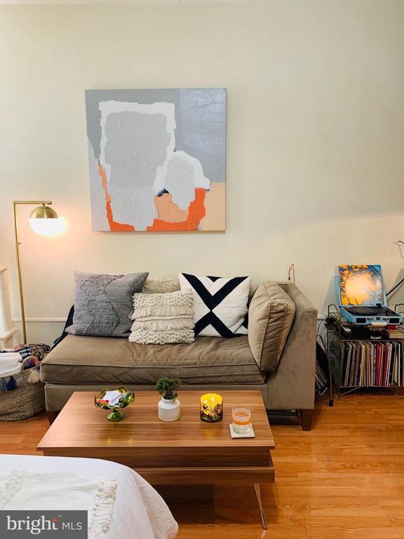 Building Photo - 1324 Locust St Unit 317