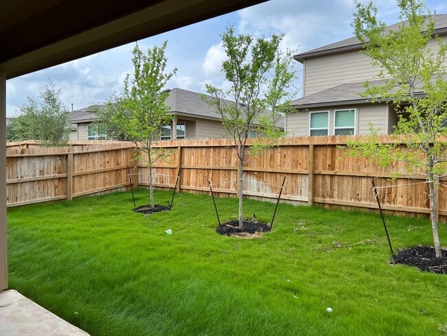 Building Photo - Riverside