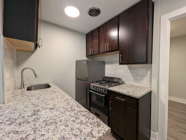 445 W Barry Ave Unit 321