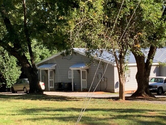 Puerta trasera - 204 W College Ave Unidad 204-A