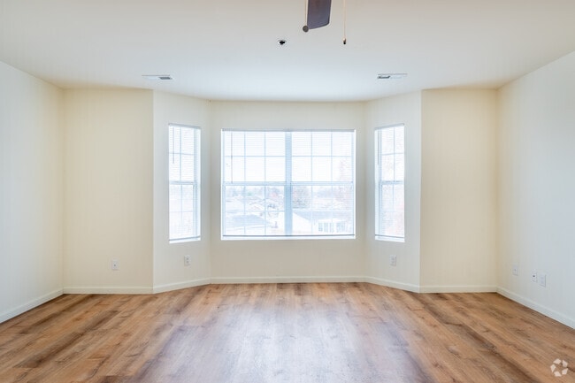 2BR, 1BA - 910SF - Living Room
