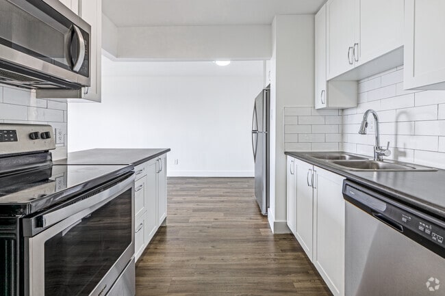 Interior Photo - 86 Cedar Street South