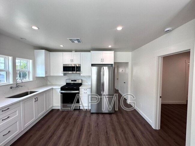 Photo - 1460 Ricardo St