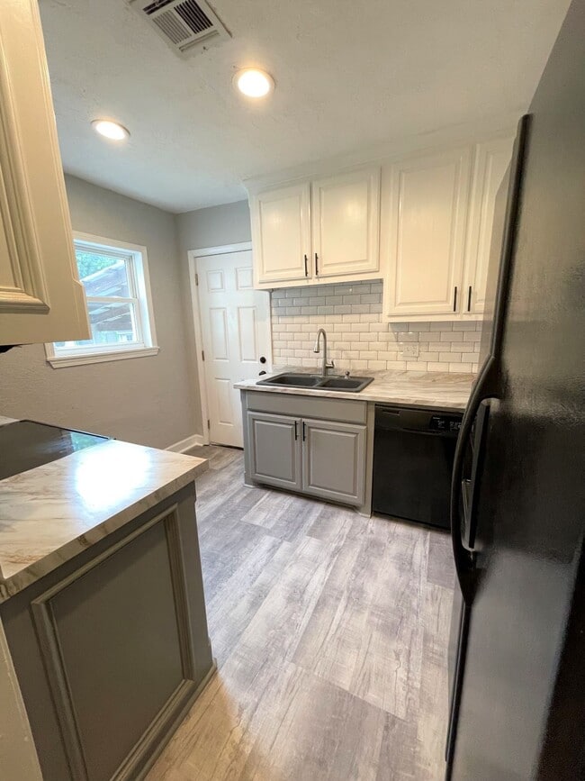 Photo - 1108 NW Maple Ave