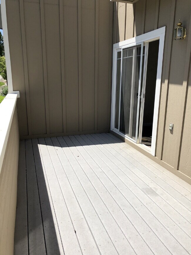 Cute 2 Bedroom 2.5 Bathroom Townhome Close to UNR!