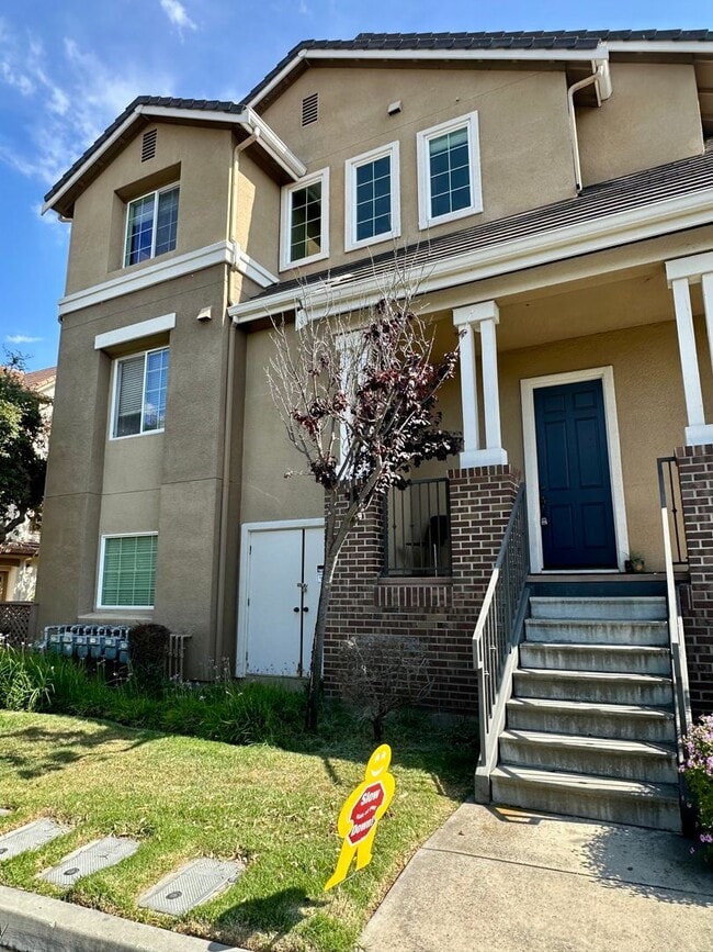 Building Photo - Luxurious 3 Bedroom 2.5 Bath in Union City! Rental