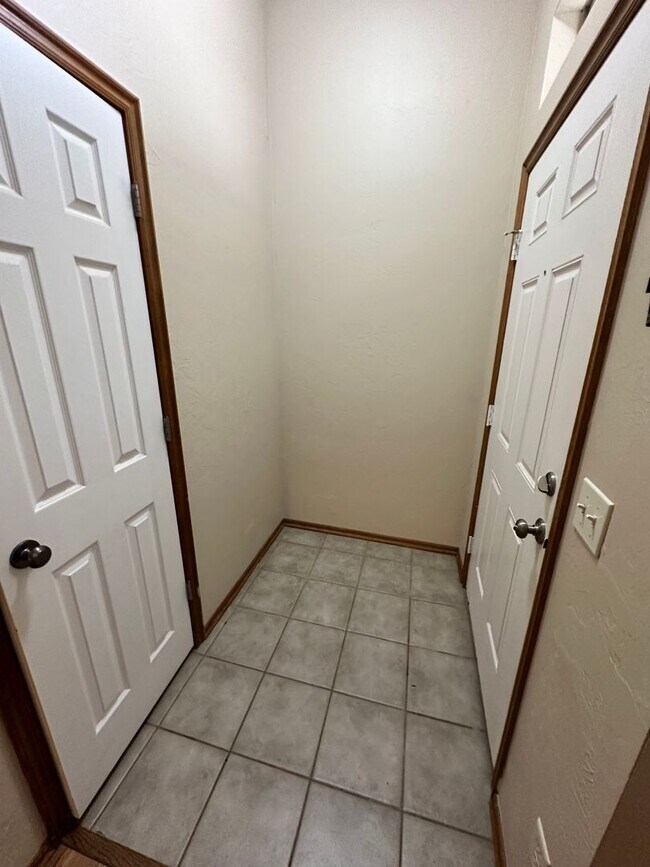 Building Photo - Cute 3 bed 2 bath S Moore- Move in Deposit - Free! (If Qualified)