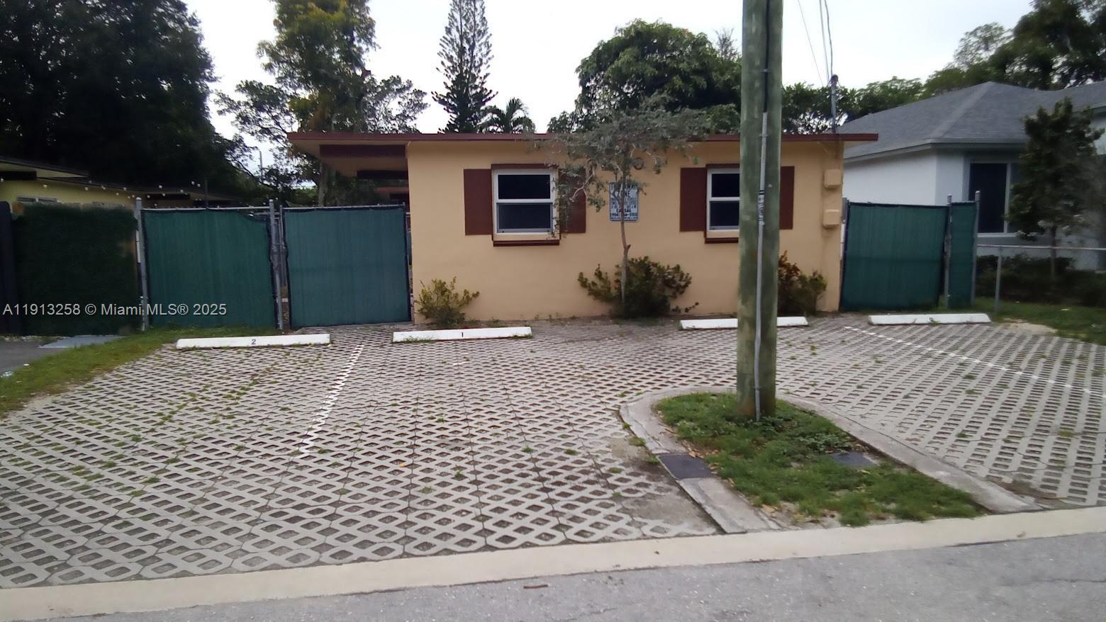 Photo - 1710 NW 9th St Unidad 1-2