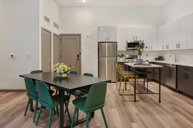 Vibrante y contemporáneo, ingrese a una casa hecha para los gustos modernos. - Modera Berkeley Heights