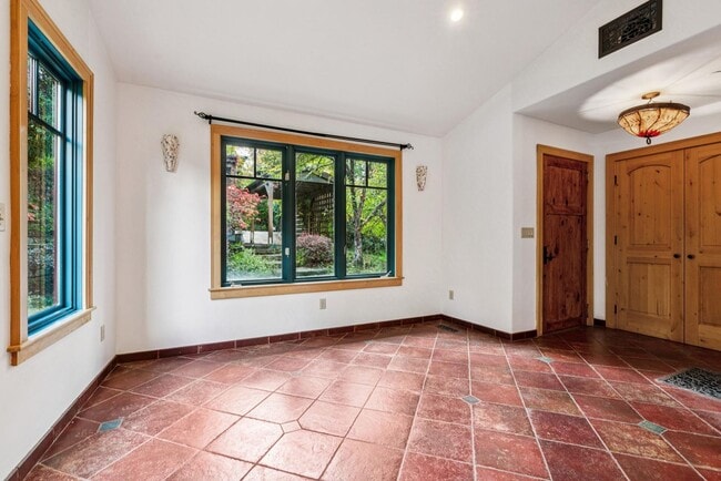 Photo - 385 Moraga Ave