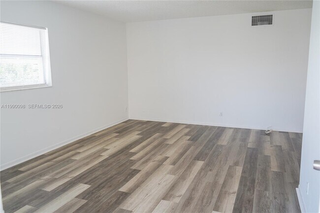 Photo - 2008 Jackson St Unidad D1