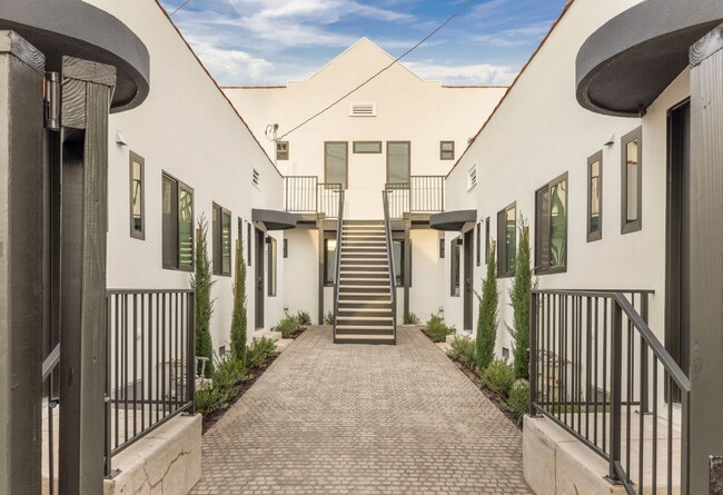 Second Street Bungalows - Second Street Bungalows Apartments