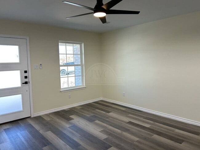 Photo - 5224 Rose Gdn Lp