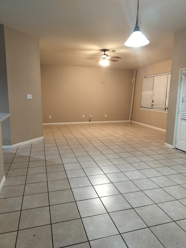 Photo - 6027 Schaumburg Dr