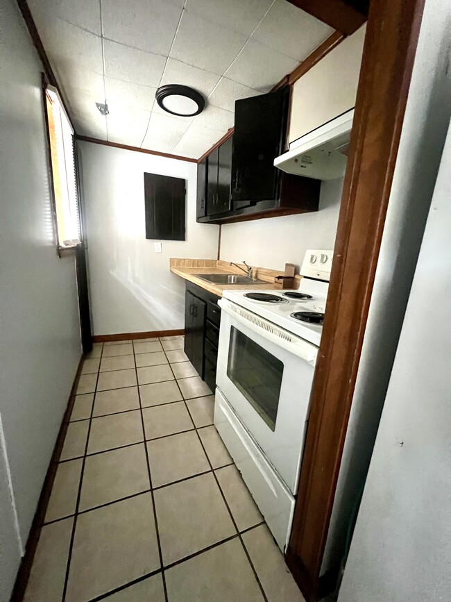 Building Photo - 824 E Jane St Rental