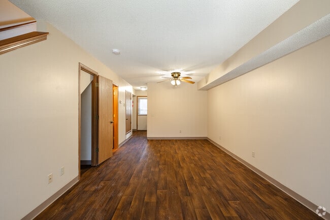 2BR, 1.5BA - 960SF - Family Room