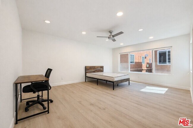 1189 W 36th Pl Unit 3