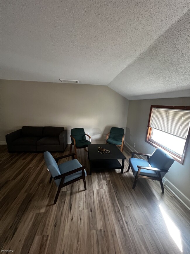 2 br, 1 bath Triplex - 101 North Berrien S... - 2 br, 1 bath Triplex - 101 North Berrien S... Condo