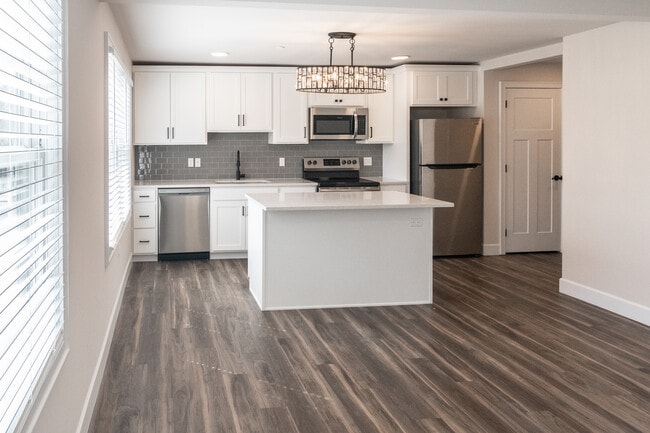 Photo - 1090 New York Ave