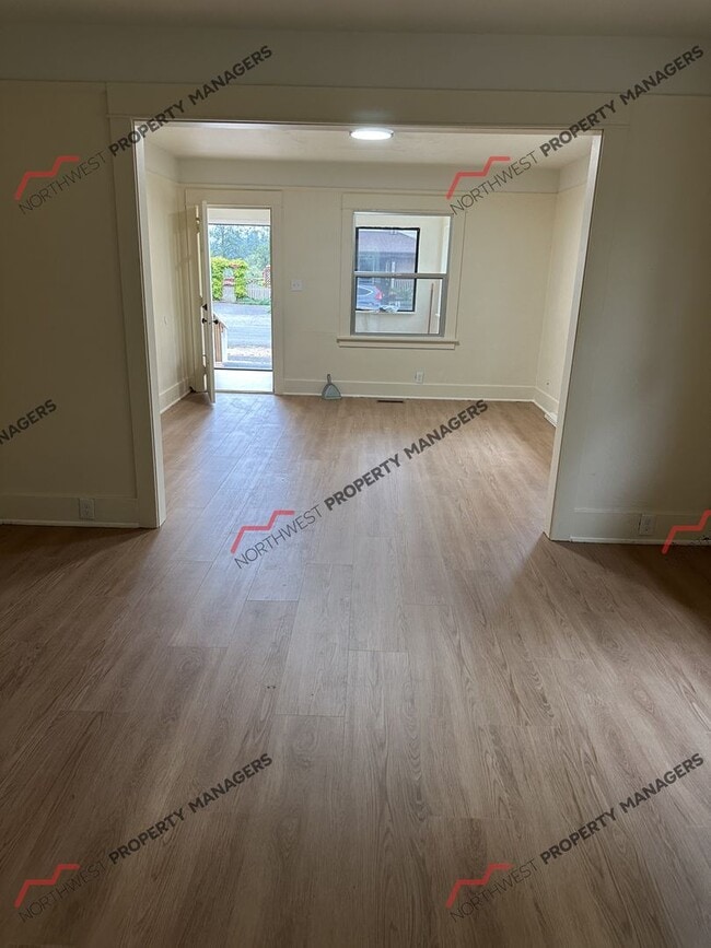 Photo - 341 N 2nd St
