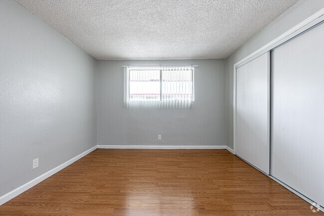 1BR, 1BA - 620SF - Bedroom