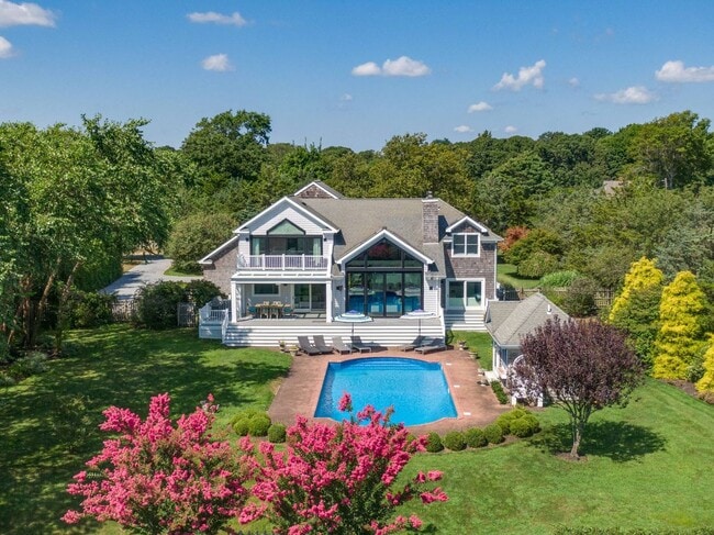 Photo - 18 Remsen Ln