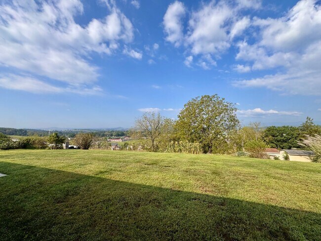 221 Grandview Dr