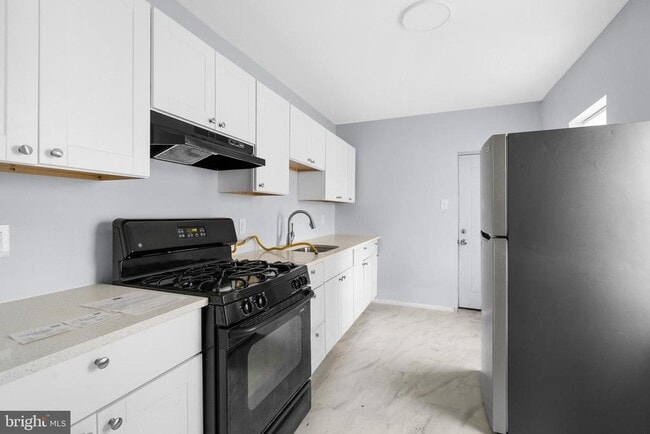 Photo - 707 Royden St